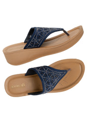Aerowalk Women's Slip-On Slipper AT78